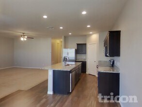 37334 W Capri Ave in Maricopa, AZ - Foto de edificio - Building Photo