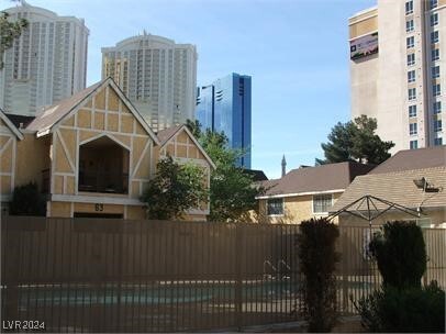 4650 Koval Ln in Las Vegas, NV - Building Photo