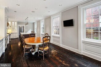 334 Spruce St in Philadelphia, PA - Building Photo - Building Photo
