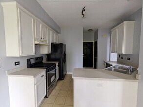 3250 Bromley Ln in Aurora, IL - Building Photo - Building Photo