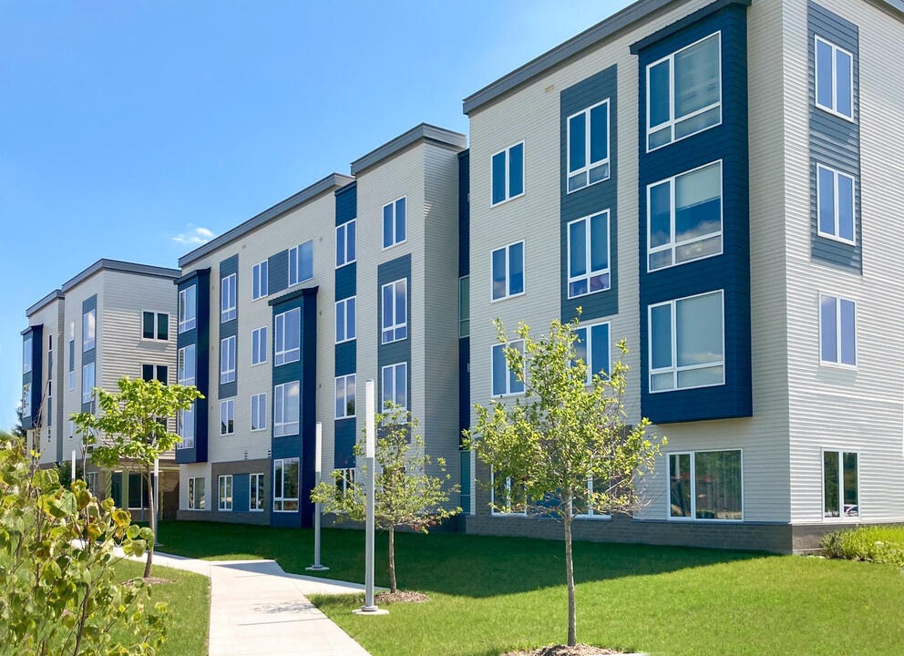 Spring Hill Senior Residences in West Dundee, IL - Building Photo