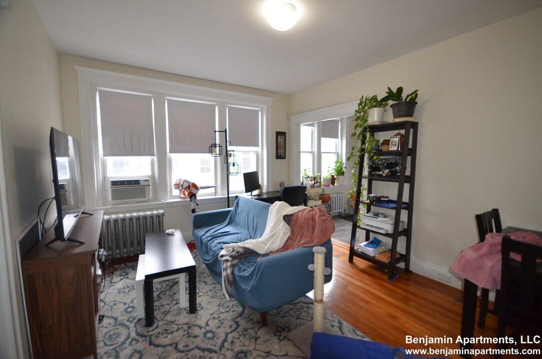 1161 Boylston St, Unit 38 in Boston, MA - Building Photo