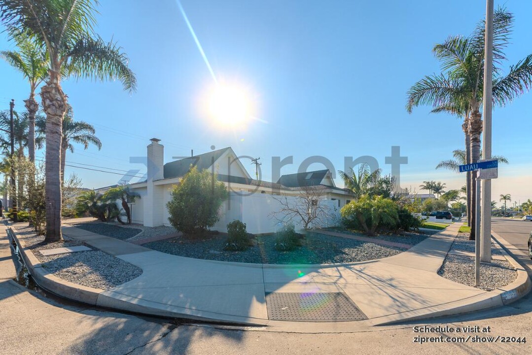 9382 Molokai Dr in Huntington Beach, CA - Building Photo