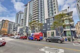 425 W Beech St, Unit 518 in San Diego, CA - Foto de edificio - Building Photo