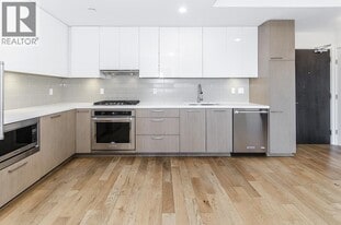 5311 Cedarbridge Way in Richmond, BC - Building Photo