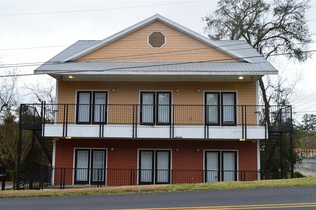 property at 207 Putnam Dr