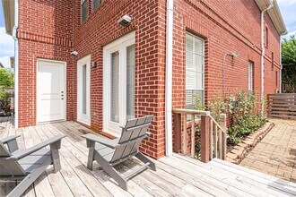 1814 Staffordshire Crescent in Houston, TX - Building Photo - Building Photo