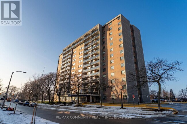 20 Gilder Dr in Toronto, ON - Building Photo - Building Photo