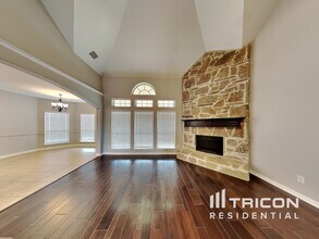 131 Lake Trail Dr in Red Oak, TX - Building Photo - Building Photo