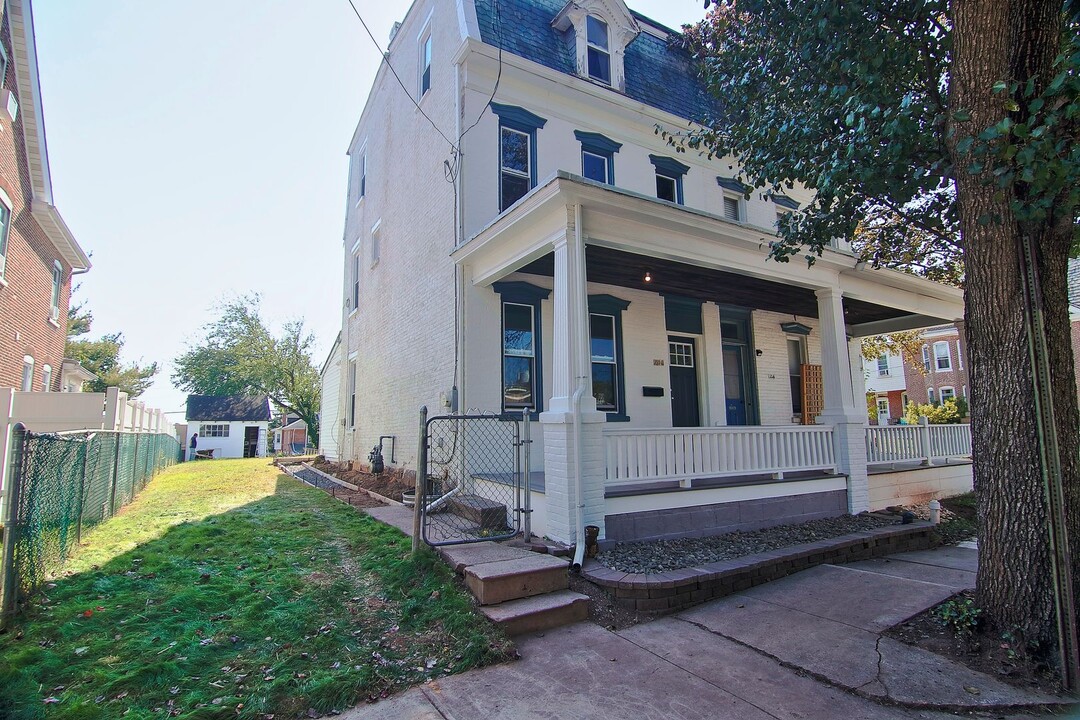 1106 Queen St in Pottstown, PA - Building Photo