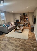 21 Belwood Crescent in Kitchener, ON - Building Photo - Building Photo