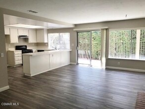 137 Los Vientos Dr in Thousand Oaks, CA - Building Photo - Building Photo