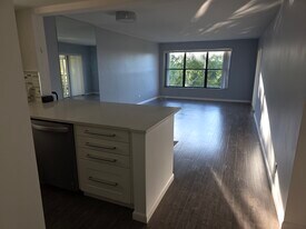 2312 S Cypress Bend Dr in Pompano Beach, FL - Building Photo