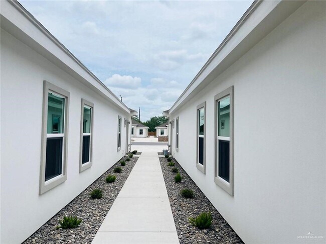 12 N 58th St in McAllen, TX - Building Photo - Building Photo