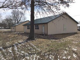 8354 S US Highway 41, Unit B in Terre Haute, IN - Building Photo