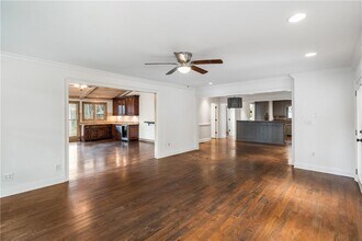 2468 Ridgeway Dr in Atlanta, GA - Building Photo - Building Photo