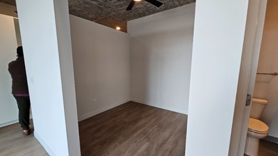 208 W Chicago Ave in Chicago, IL - Building Photo - Building Photo