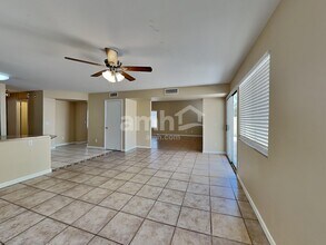 8890 N 114th Ave in Peoria, AZ - Foto de edificio - Building Photo