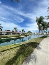 4326 Tahitian Gardens Cir, Unit 14E in Holiday, FL - Foto de edificio - Building Photo