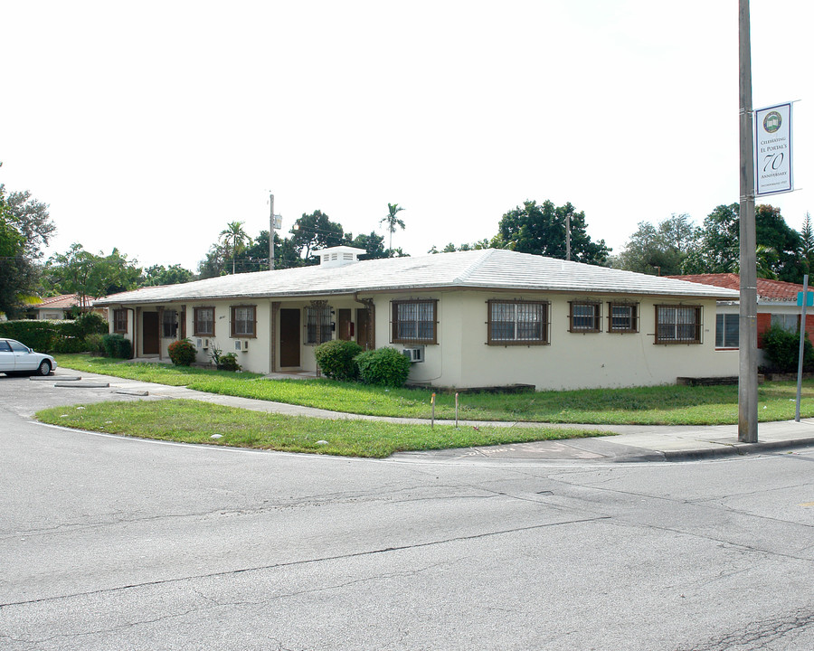 8955 NE 2nd Ave in Miami, FL - Building Photo