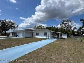 5317 Woodridge Ln in Spring Hill, FL - Building Photo - Building Photo