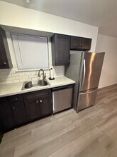 3721 Ronnald Dr, Unit Unit A in Philadelphia, PA - Foto de edificio - Building Photo