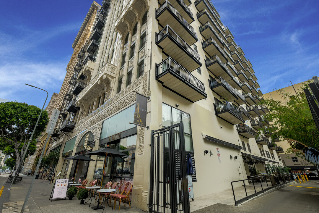 416 S Spring St, Unit 506 in Los Angeles, CA - Building Photo