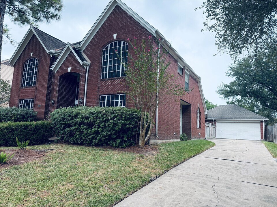 16523 Town Lake Ct in Houston, TX - Building Photo