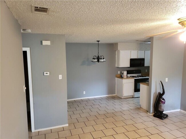12007 Commonwealth Way in Austin, TX - Building Photo - Building Photo