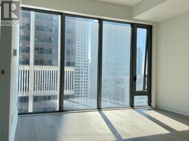 8 Cumberland St in Toronto, ON - Building Photo