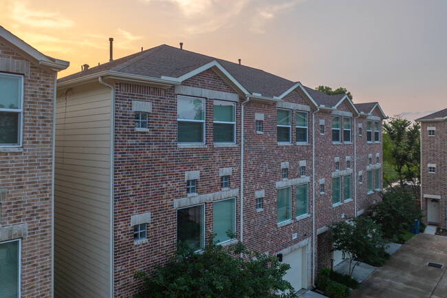 Hobby Airport Villas in Houston, TX - Foto de edificio - Building Photo