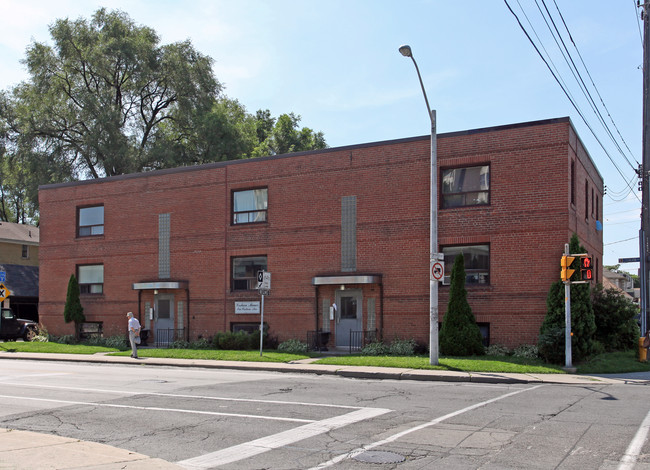 Cosburn Manor in Toronto, ON - Building Photo - Building Photo