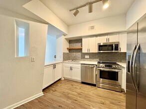 2402 W Azeele St in Tampa, FL - Building Photo - Building Photo