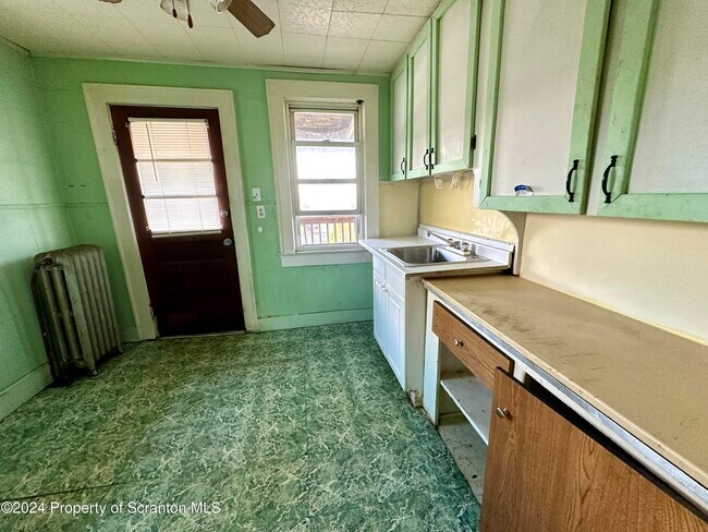 923 Hampton St in Scranton, PA - Building Photo - Building Photo