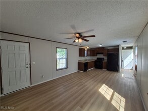 125 Cedar Brook Dr in Elyria, OH - Building Photo - Building Photo