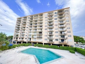 1470 NE 125th Terrace in North Miami, FL - Building Photo - Building Photo