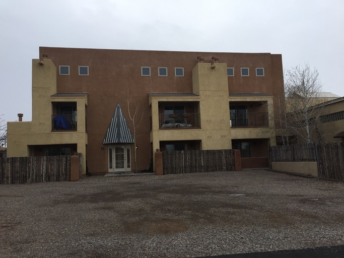 812 Calle Saragosa in Santa Fe, NM - Building Photo