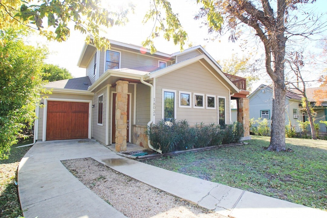 1803 E 18th St in Austin, TX - Foto de edificio