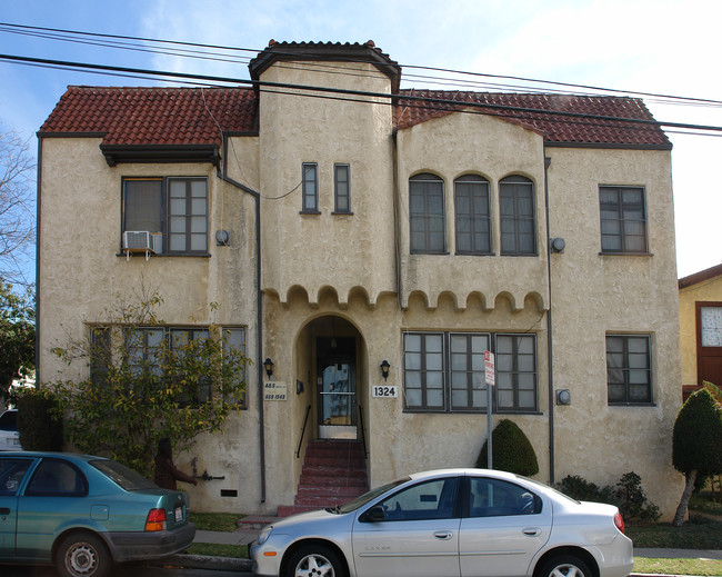 1324 N New Hampshire Ave in Los Angeles, CA - Building Photo - Building Photo