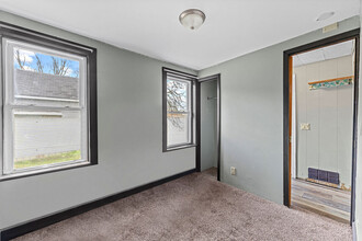 1205 Shiocton St in New London, WI - Building Photo - Building Photo