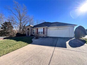 28 Highland Pkwy in Bella Vista, AR - Foto de edificio - Building Photo