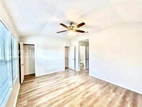 246 Creek Cove Dr in Dallas, TX - Building Photo - Building Photo