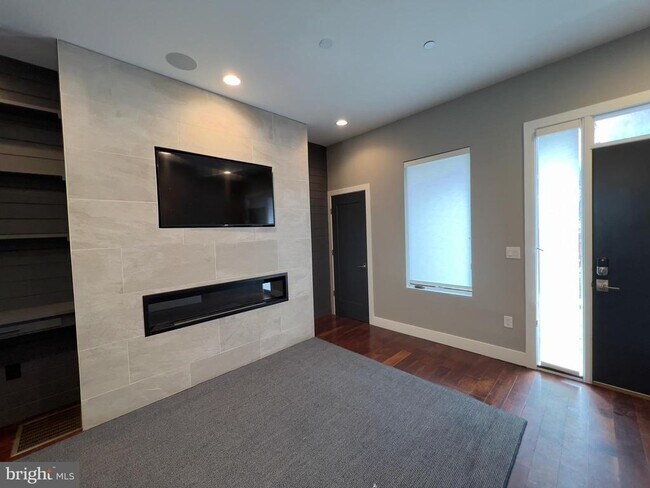 423 Wallace St in Philadelphia, PA - Building Photo - Building Photo