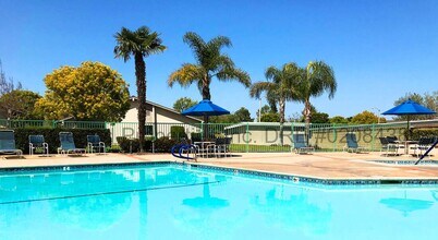8877 Tulare Dr in Huntington Beach, CA - Building Photo - Building Photo