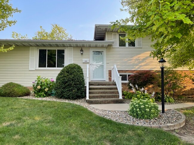 property at 1202 Knollcrest Dr