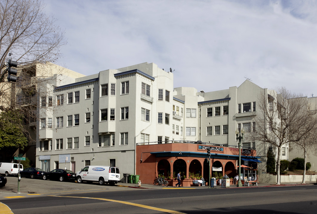 Grandpark View Apartments in Oakland, CA - Foto de edificio