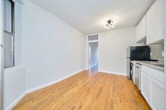 454 9th Ave in New York, NY - Building Photo - Building Photo