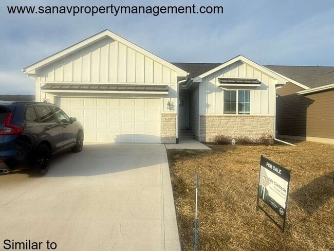 property at 635 SE Mesa Dr