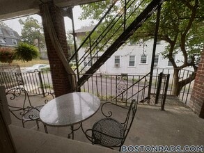 22 Chiswick Rd, Unit 5 in Boston, MA - Foto de edificio - Building Photo