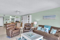 8830 S Sea Oaks Way in Vero Beach, FL - Foto de edificio - Building Photo